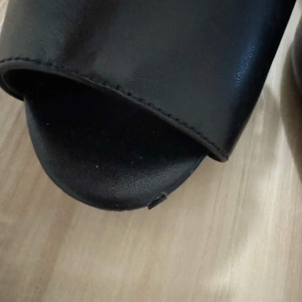 Michael Kors heels. Black with silver.. size 7.5 - Picture 7 of 7